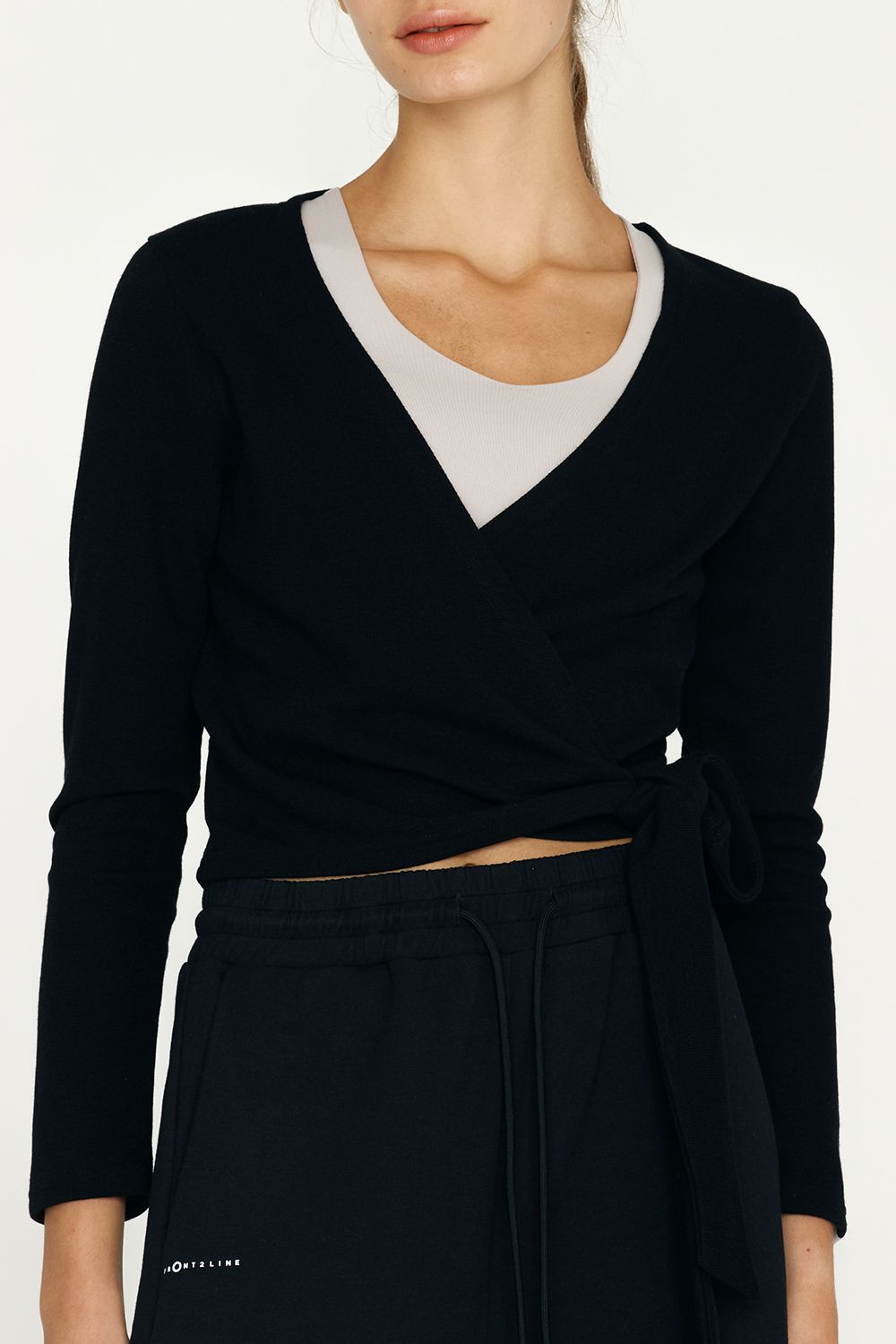 Front 2 Line - 瑜珈厚磅綁帶罩衫外套-經典黑 (FREE)