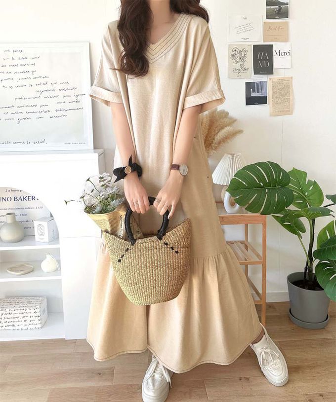 日本 Classical Elf - 顯瘦線條V領傘狀五分袖洋裝-卡其杏