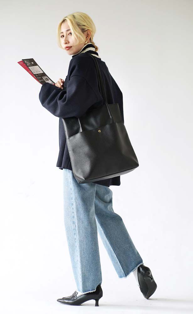 日本 zootie - 收納便利柔軟皮質肩背包-煙燻綠