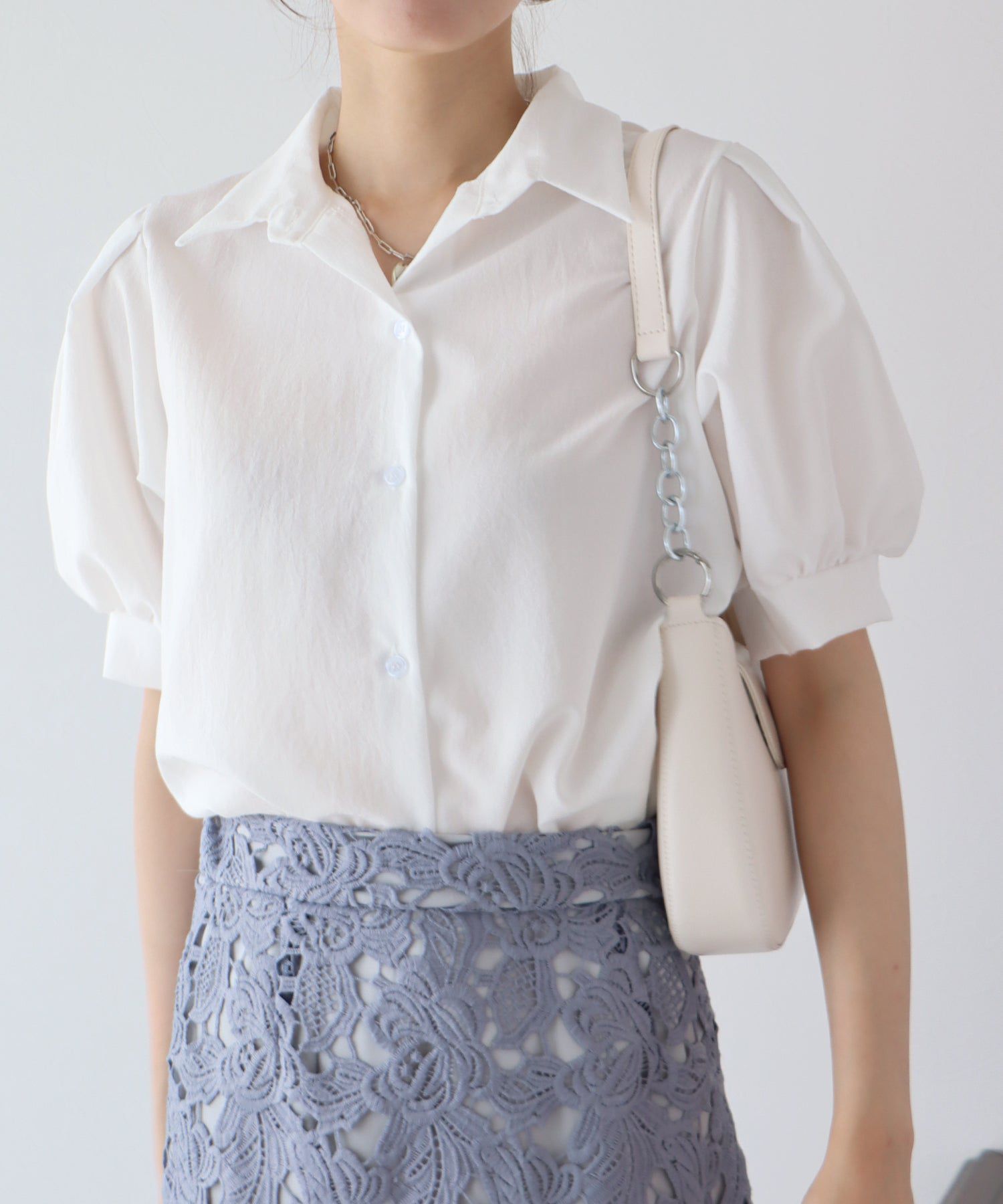 日本 BLUE EAST - 優雅百搭泡泡短袖襯衫-深藍