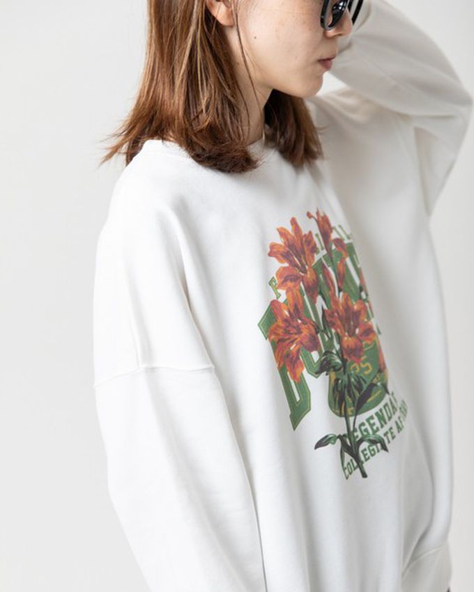 日本 gleam - 裏毛寬版學院風花卉大學T-白