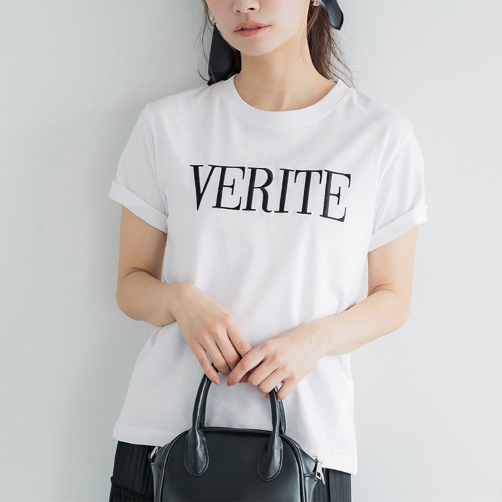 舒適棉圓領logo短袖上衣-VERITE-白底黑字