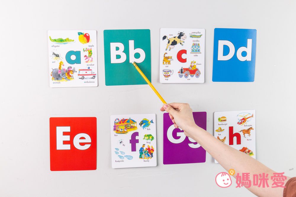 臺灣麥克 - 字母學習啟蒙首部曲-(點讀版)-Rhyming around the Alphabet-14×16.5cm/平裝/彩色/24小書+26張字卡+點讀筆