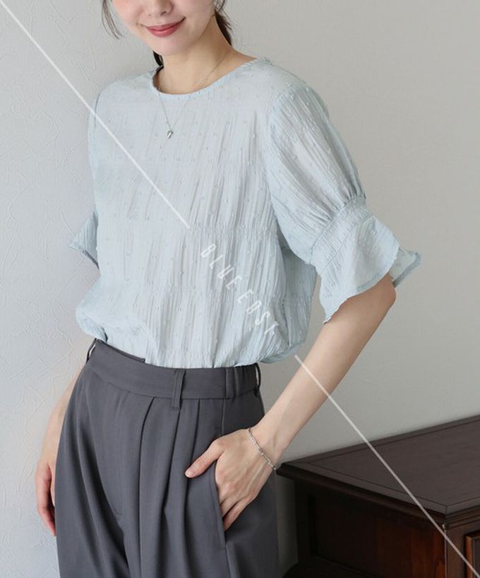 日本 BLUE EAST - 細緻圓點緹花透膚短袖上衣-卡其