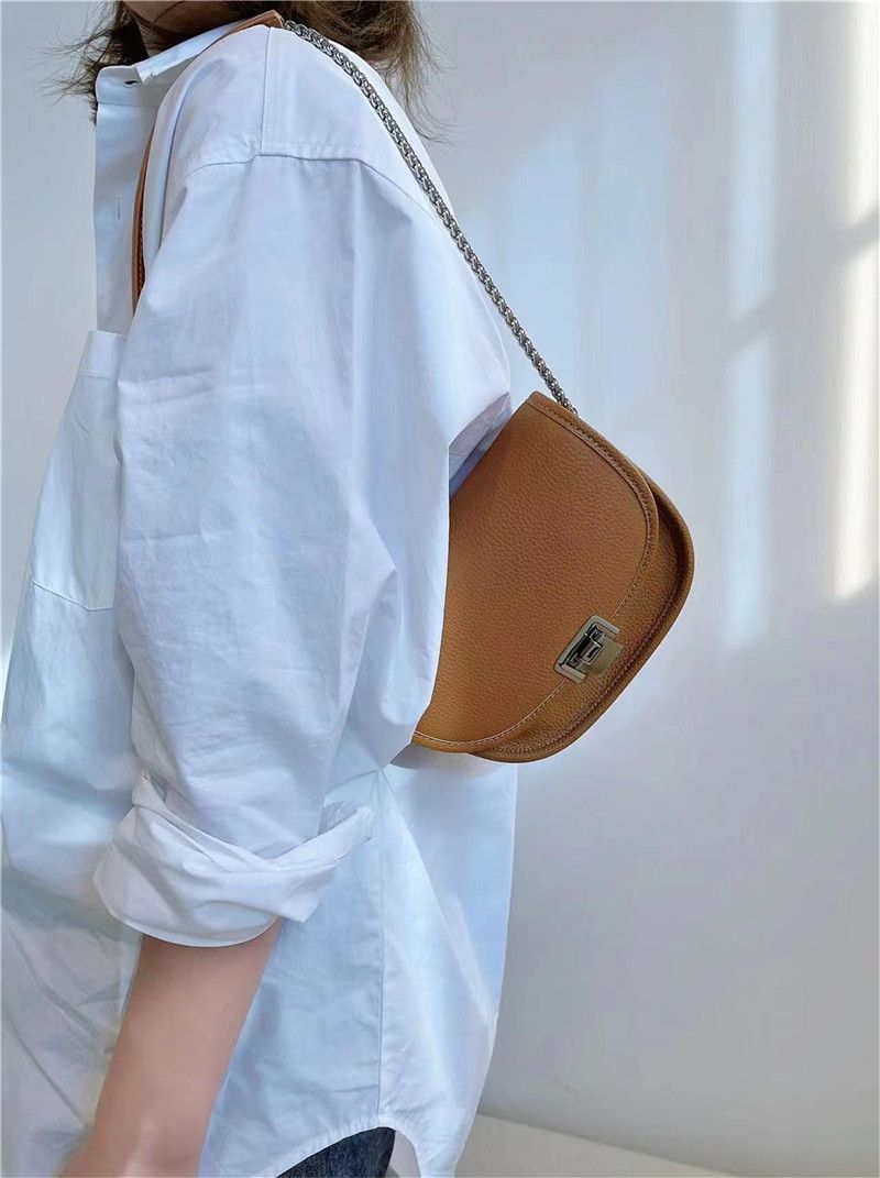 休閒肩揹真皮馬鞍包-焦糖棕 (17x15x8cm)