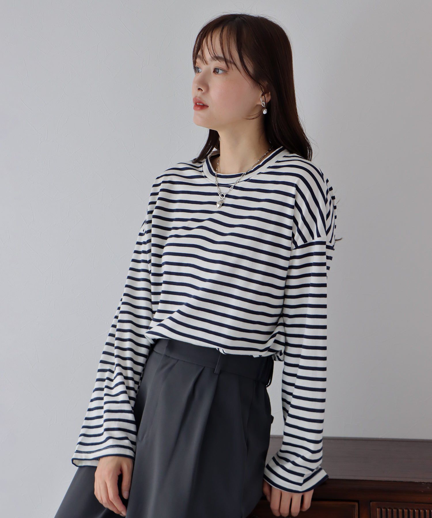 日本 BLUE EAST - 圓領百搭柔軟薄長袖上衣-條紋-深藍