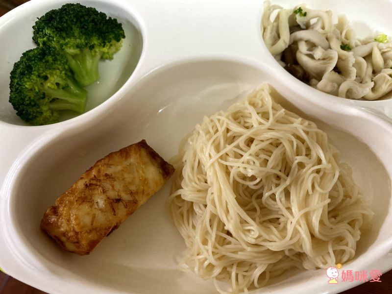 【一吉鮮新鮮水產】豪華海鮮麵、去刺鮮嫩鱸魚片、智利鮭魚片