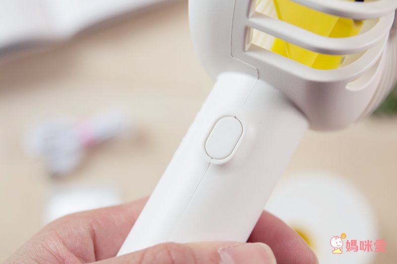 HealthLife 手持 / 電動擺頭兩用清涼小風扇