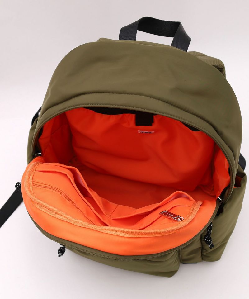 日本 COOCO - Lee聯名款 輕量美型後背包-淺灰 (W30*H39*D15cm)