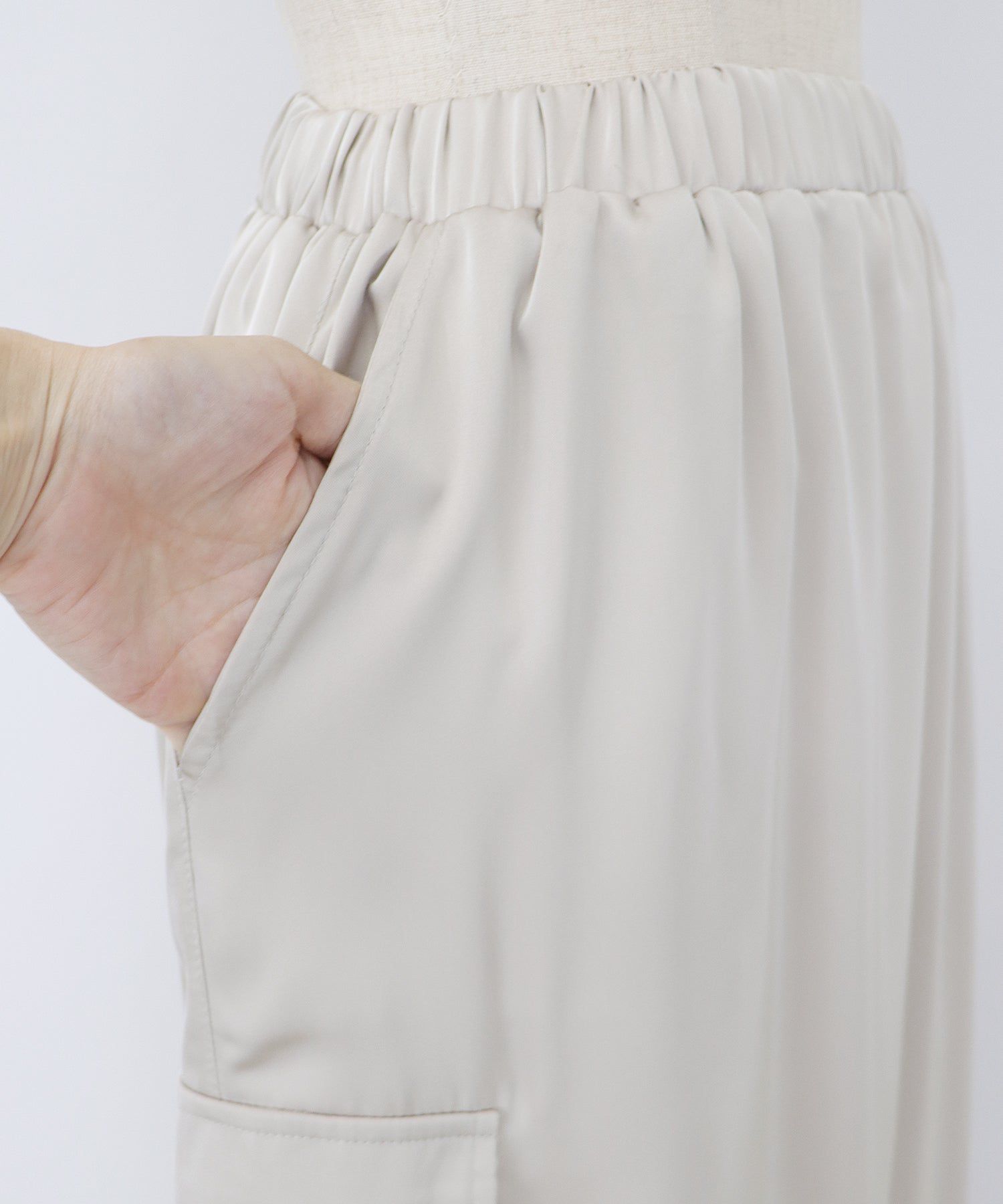 日本 BLUE EAST - 帥氣側抽繩工裝裙-深灰