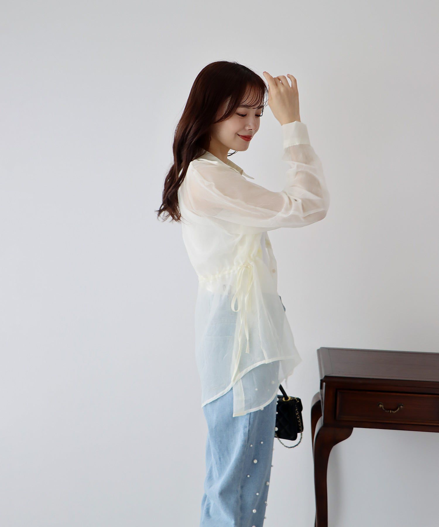 日本 BLUE EAST - 透膚抽繩翻領薄襯衫-米杏