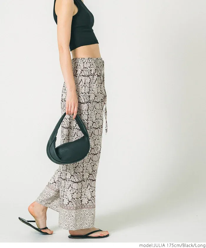 日本 COCA - 透氣印花修身寬褲-窗櫺印花-黑