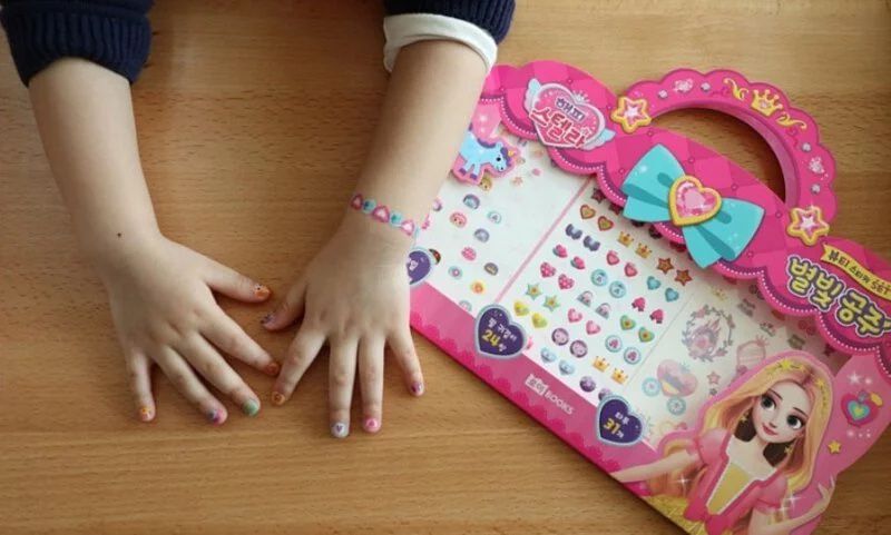 韓國 ROI BOOKS - 3in1飾品組-星光公主款 (228*283*1mm)-星光公主款（指甲貼49個+珠光耳環貼24副+紋身貼31個）