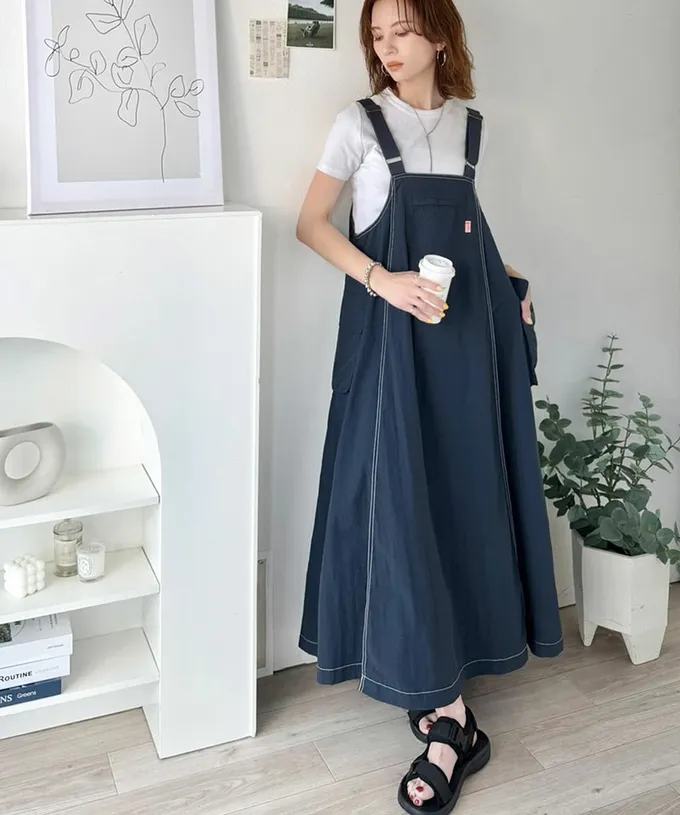 日本 Classical Elf - Java 工裝風舒適傘擺尼龍吊帶裙-海軍藍