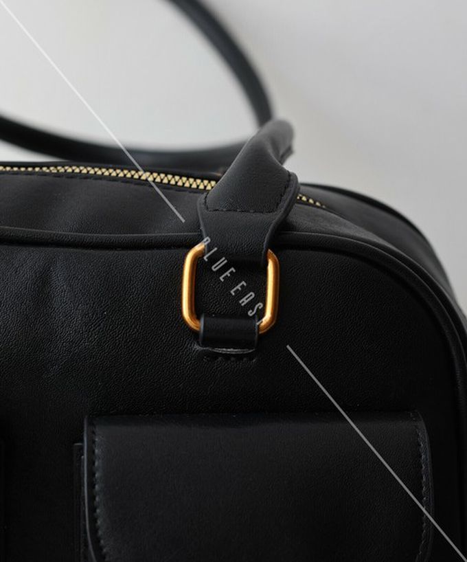 日本 BLUE EAST - 雙口袋簡約都會風肩背包-氣質黑