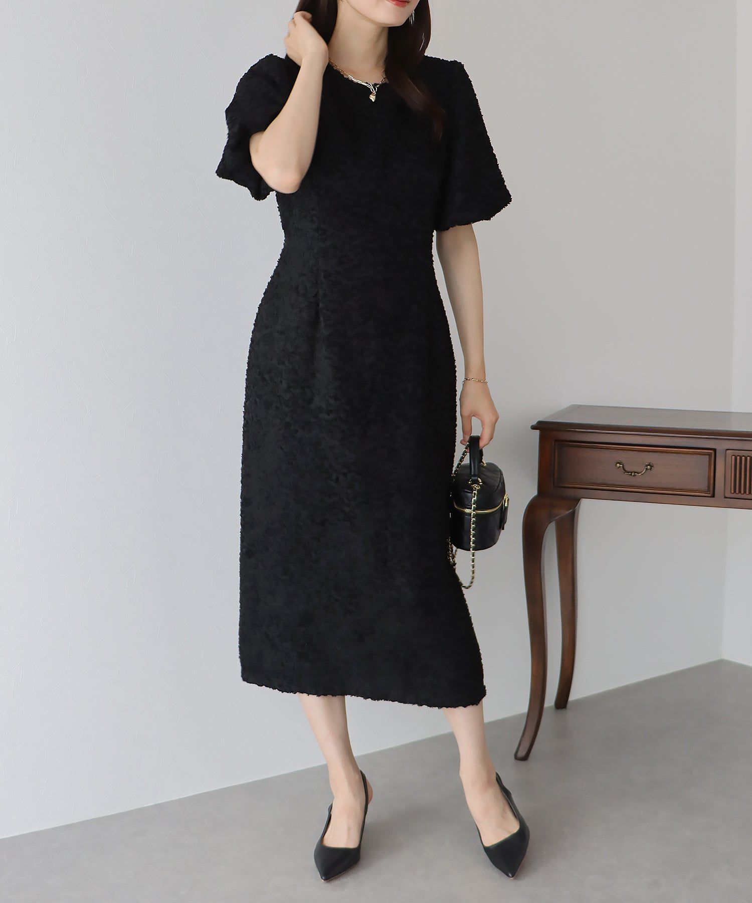 日本 BLUE EAST - 時尚抽鬚後綁帶泡泡袖洋裝-米杏