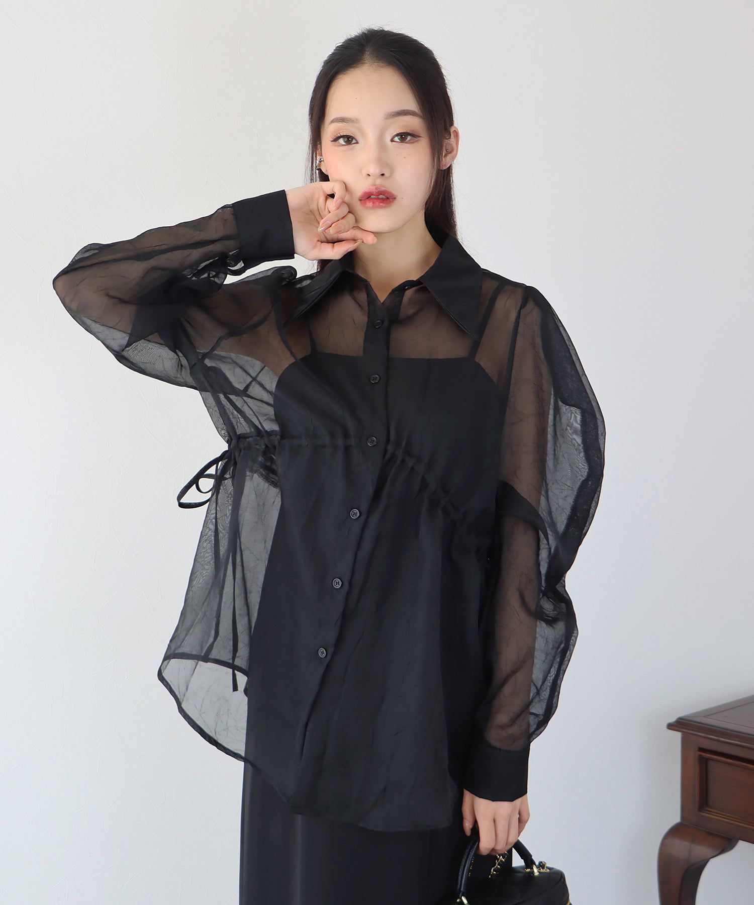 日本 BLUE EAST - 透膚抽繩翻領薄襯衫-米杏