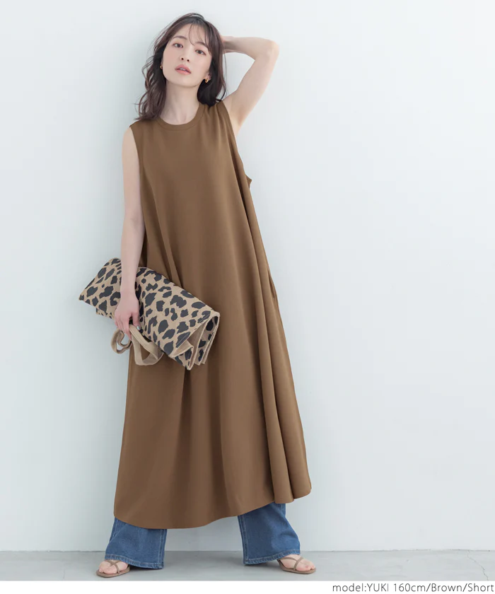 日本 COCA - 素面舒適彈性無袖A字洋裝-黑