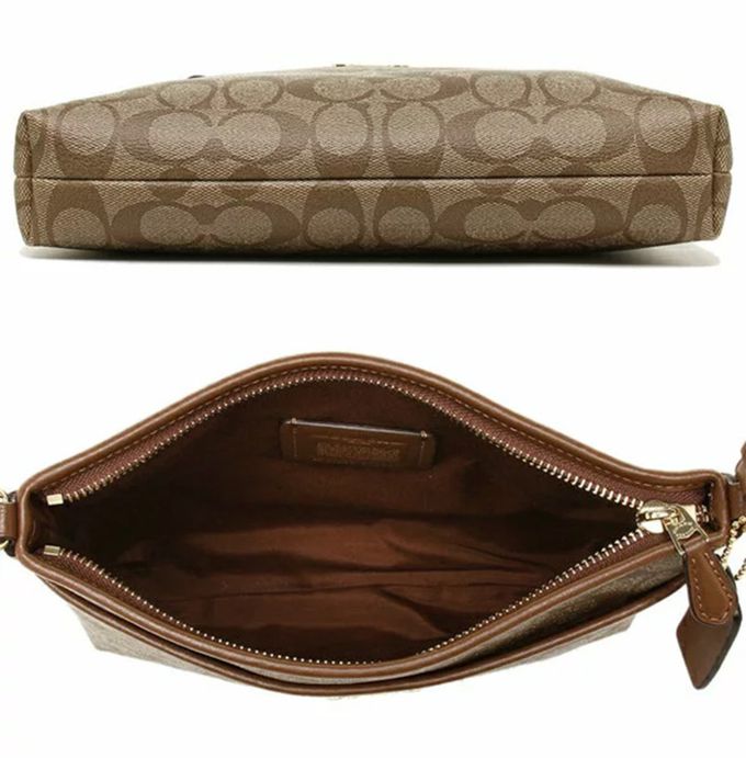 COACH - 滿版LOGO皮革斜背方包 (卡駝)