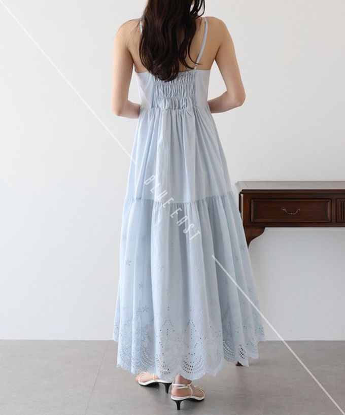 日本 BLUE EAST - 精緻雕花下擺迷人細肩帶洋裝-水藍