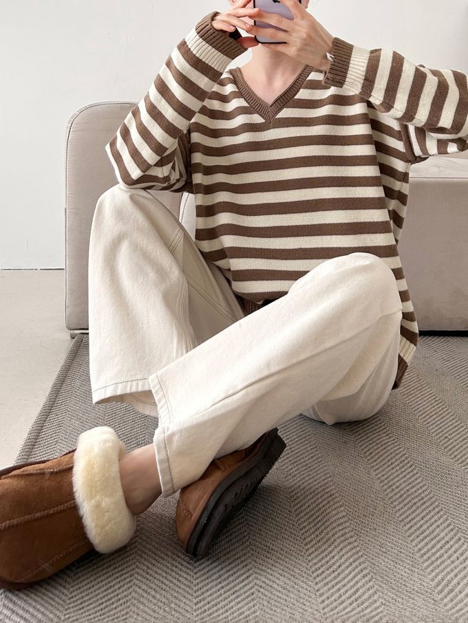 韓國女裝連線 - 休閒落肩V領橫紋針織上衣-咖啡 (FREE)