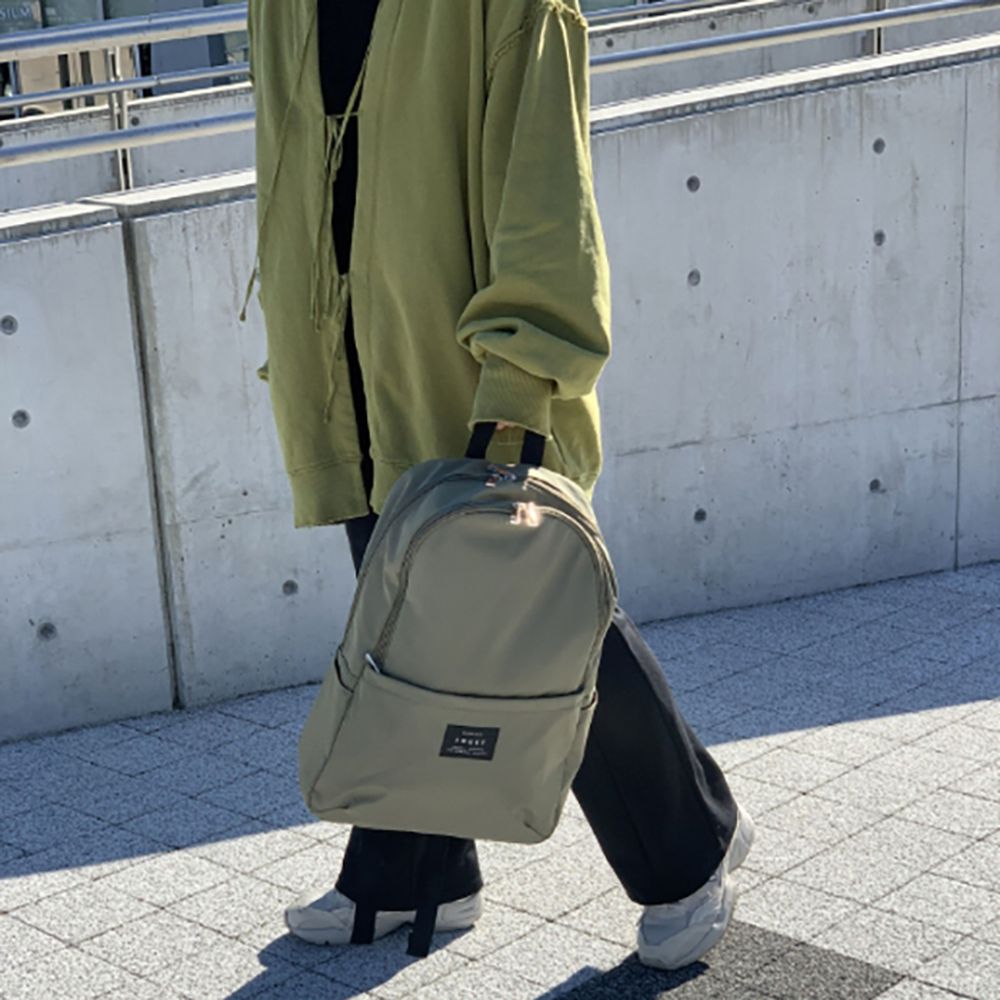 JOUET 10pocket微光澤休閒後背包-軍綠色