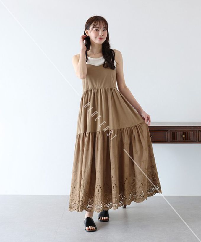 日本 BLUE EAST - 精緻雕花下擺迷人細肩帶洋裝-水藍