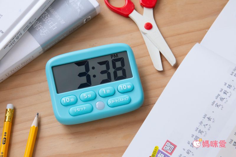 【日本SONiC 】一秒挺胸直腰！兒童學習椅墊Ｘ專注力時鐘新登場