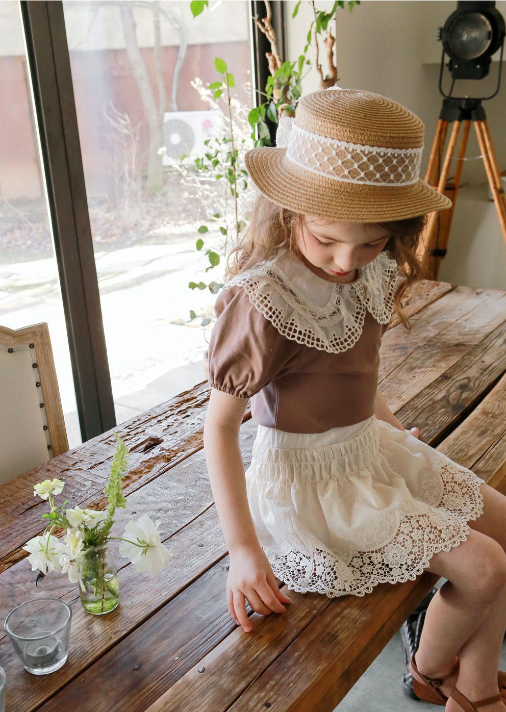 韓國 PuellaFLO - 鏤空格子大白領上衣-摩卡