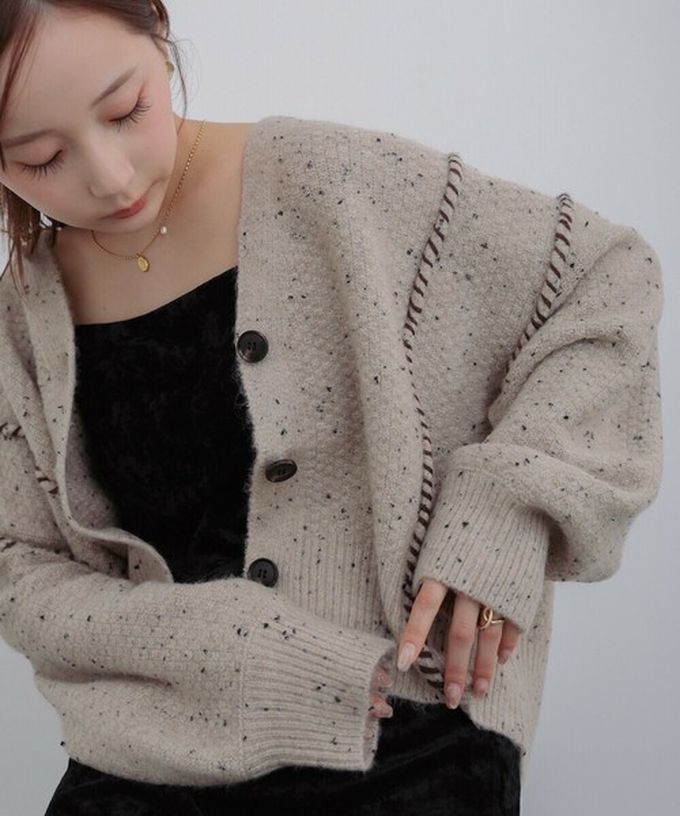 日本 Bab - 縫線感溫暖紋理短版針織外套-淺米