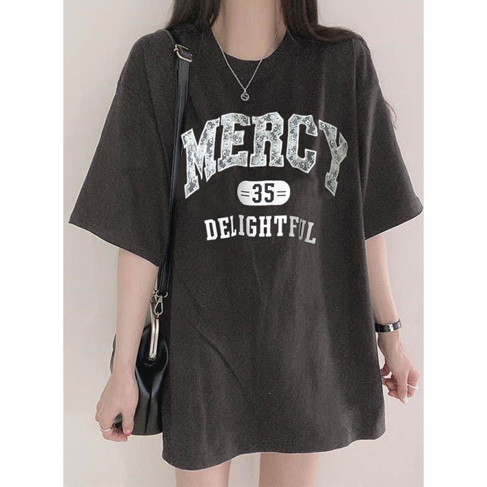 蕾絲英文字印花率性長版T恤-炭灰 (F)