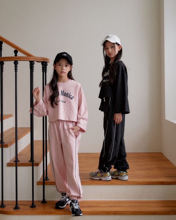 韓國 sm2 - 美式文字印長寬袖短版上衣-黑