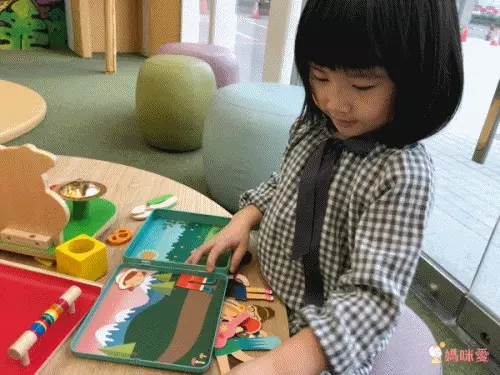 美國 Petit Collage - 磁鐵遊戲盒-動物樂團