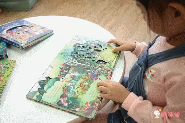 童話鏤空翻翻書【英國Usborne】Peep Inside a Fairy Tale