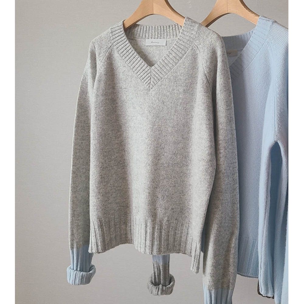 撞色拼接袖羊毛V領針織上衣-淺灰 (FREE)
