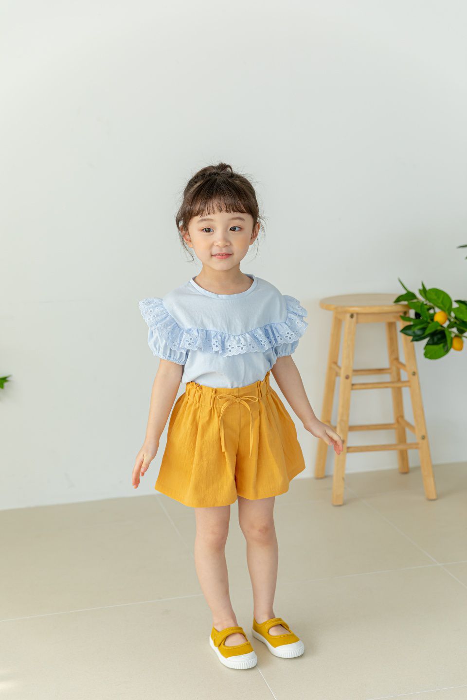 韓國 Orange Mom - 鏤空荷葉滾邊領上衣-淺粉紅