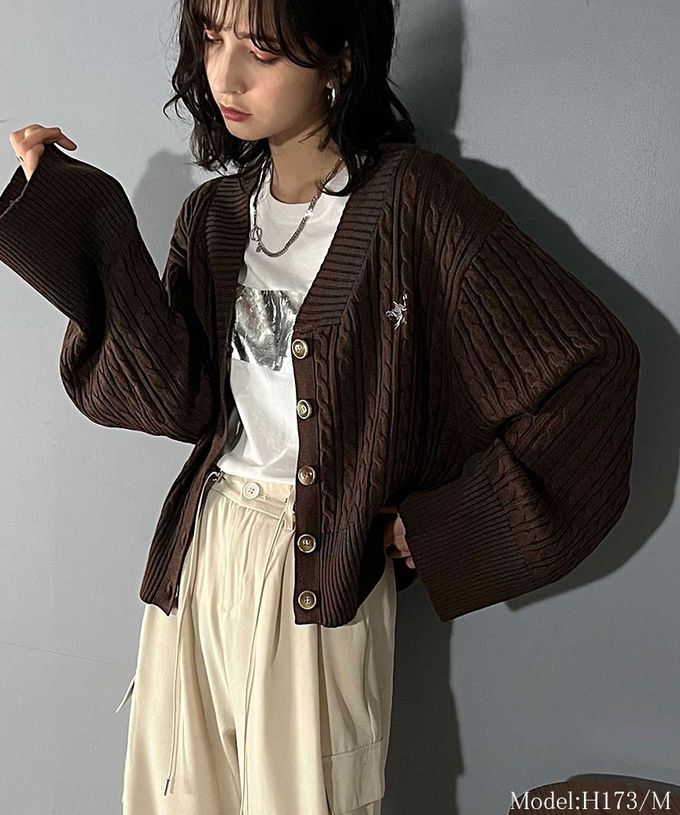 日本 Classical Elf - 顯瘦大V領麻花線條針織寬袖開襟衫-黑