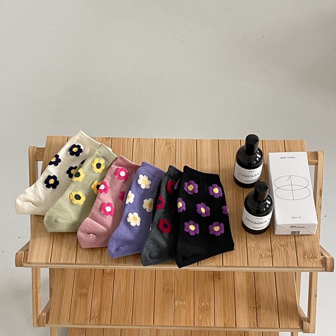 韓國Marian - 撞色花朵點綴中筒襪-深灰 (Free)