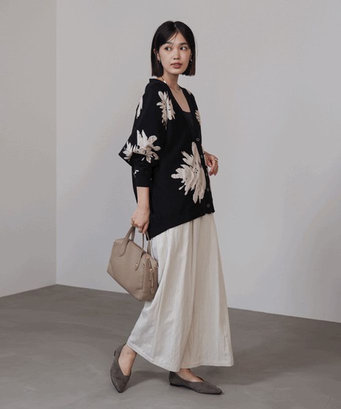 日本 Bab - 唯美花卉寬鬆感針織開襟外套-杏黑