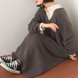 日本 OMNES - V領柔軟針織寬鬆感長袖洋裝-深咖啡