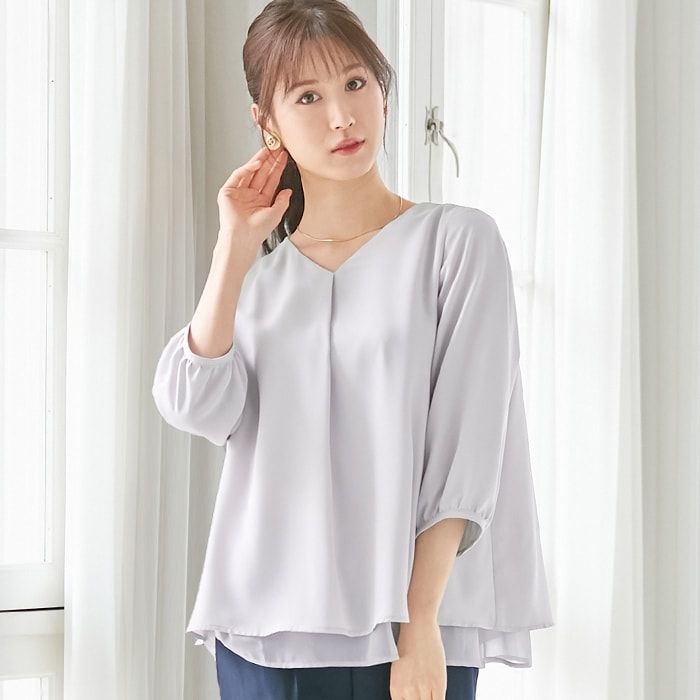 日本 BELLUNA - 簡約V領層次雪紡上衣-淺灰
