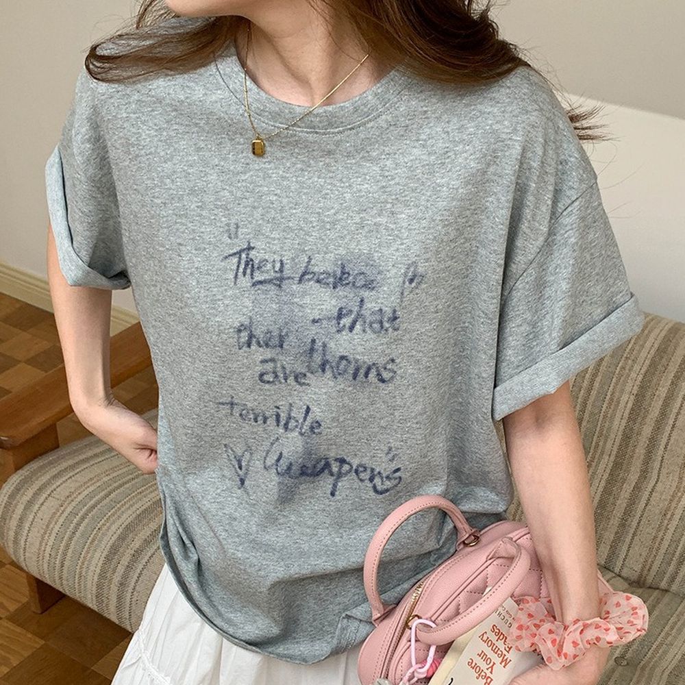 寬鬆落肩短袖上衣-慵懶文字-灰 (F)