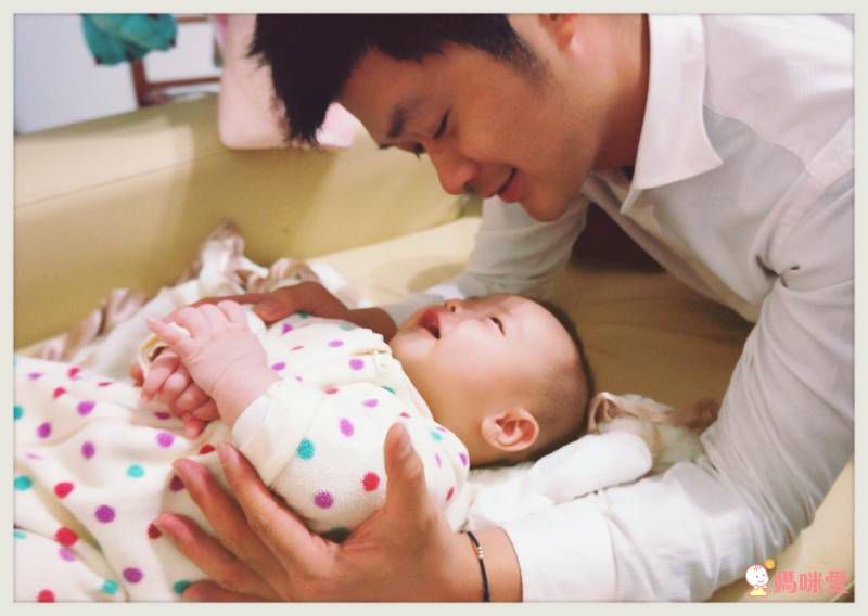 亞馬遜讀者 5 星推薦★ 迪士尼首席藝術家暖暖療癒系繪本❤ 親親寶貝