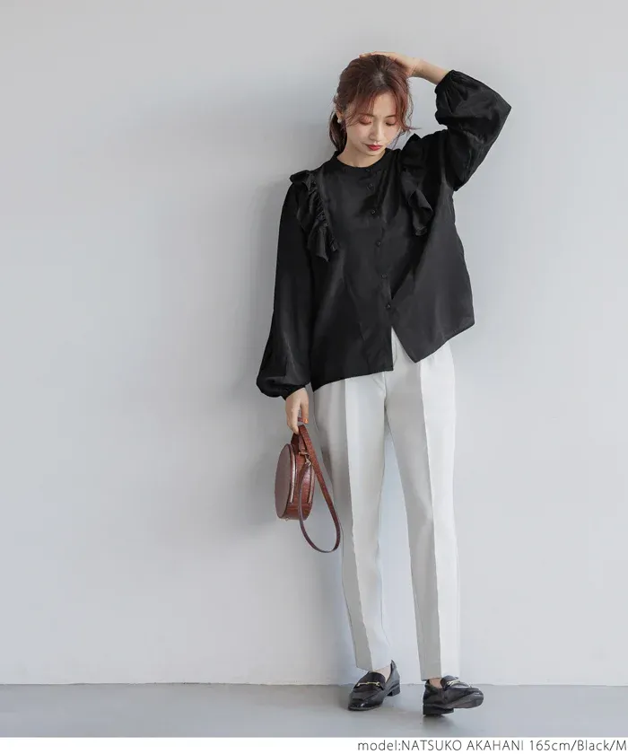 日本 COCA - 荷葉邊光澤緞面長袖襯衫-簡約黑