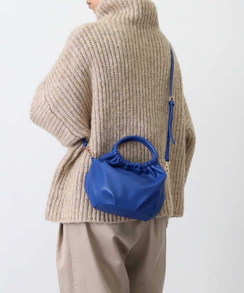 日本 COOCO - 2WAY柔軟皮革豆形手提小包/側背包-淺灰杏 (W14*H20*D12cm)