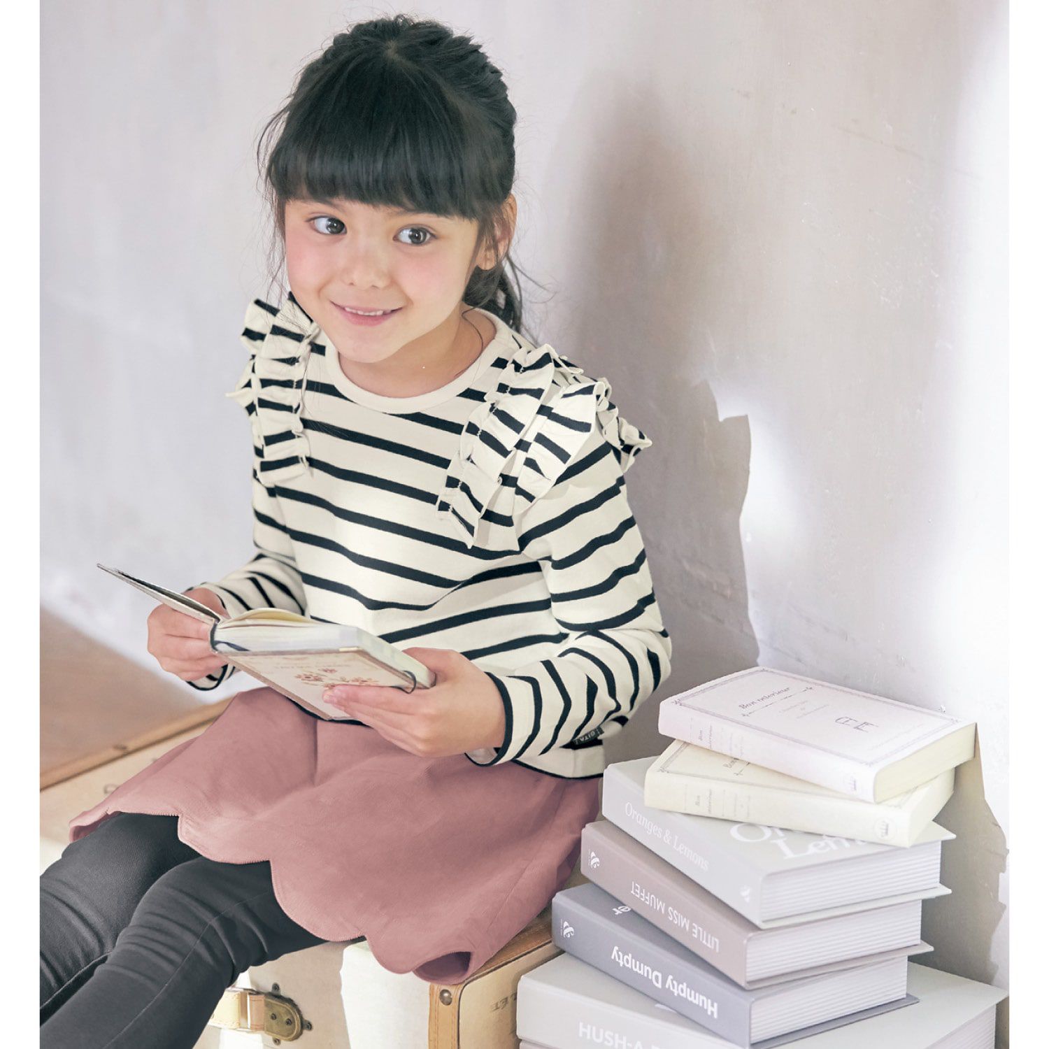 日本千趣會 - GITA 圓領荷葉肩長袖上衣-條紋-黑白