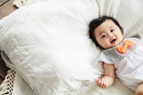 MARLMARL - 微笑圍兜兜-啾啾玩具系列-橘領結 (脖圍25-28cm)