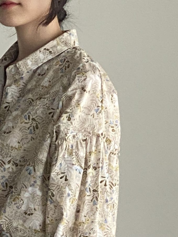 韓國女裝連線 - 花草圖樣翻領拼接長袖襯衫-卡其 (FREE)