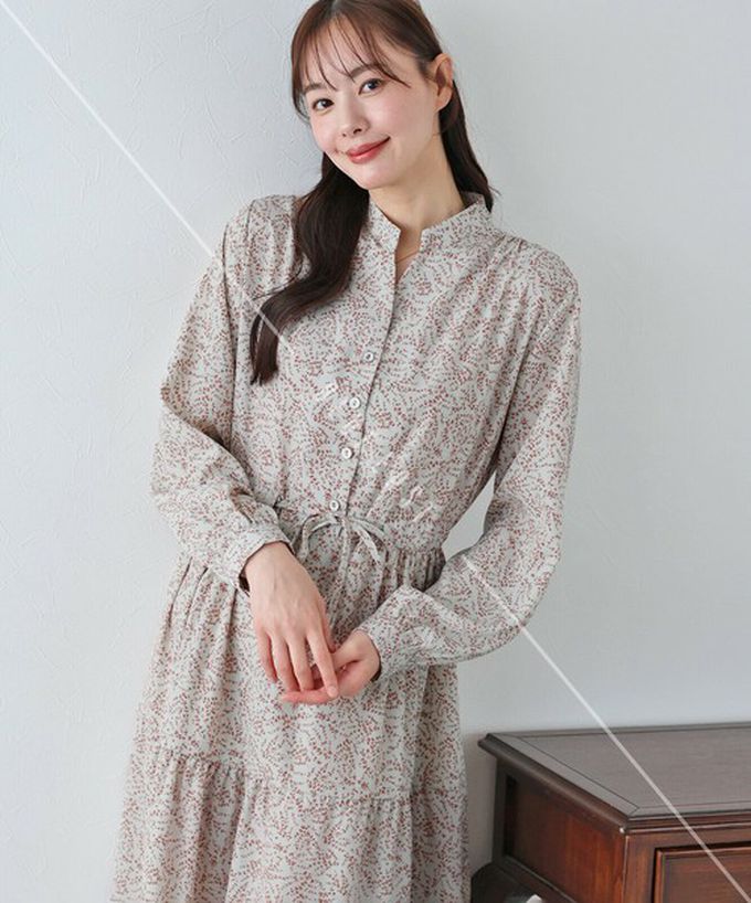 日本 BLUE EAST - [人氣款]簡約抽繩收腰長袖洋裝-浪漫花草-咖啡