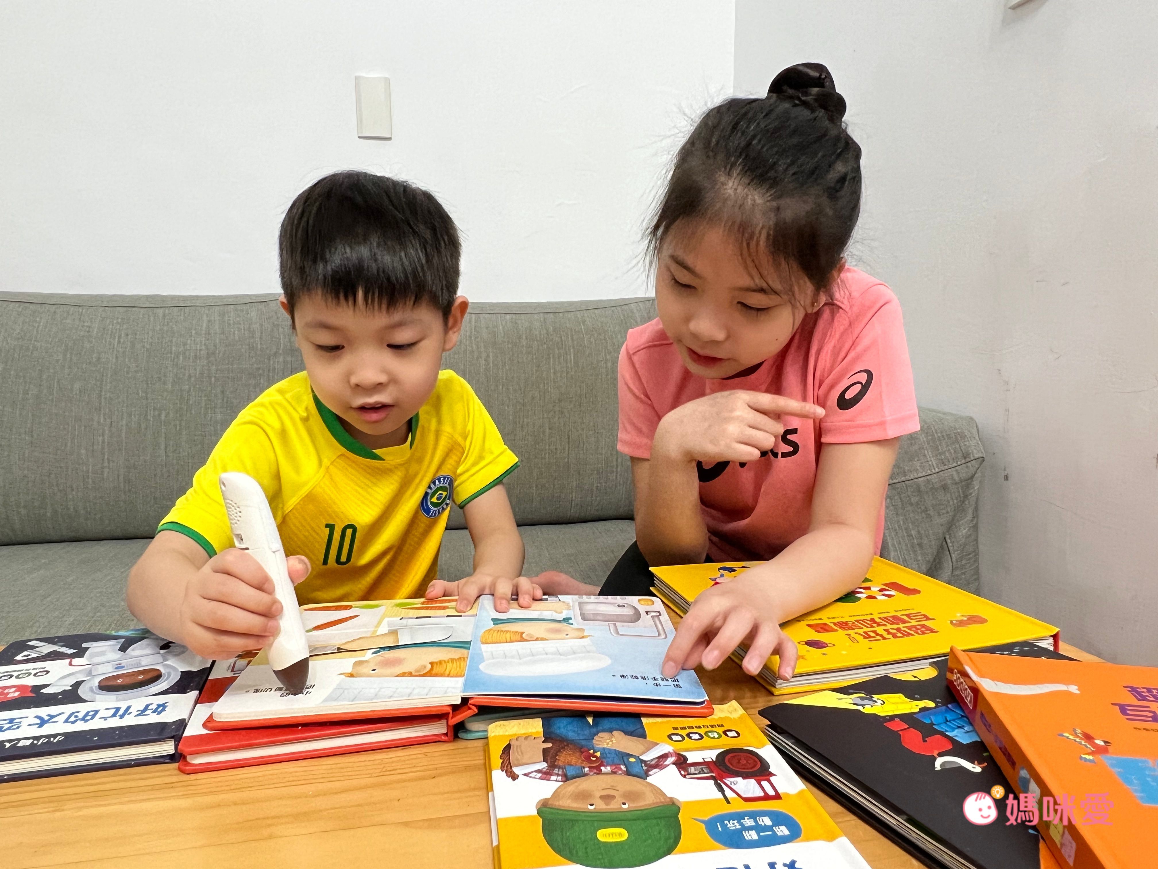 小小職人翻翻書_國台客粵四語互動翻翻書